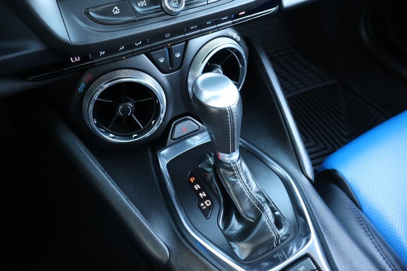 Chevrolet Camaro Vehicle Full-screen Gallery Image 32