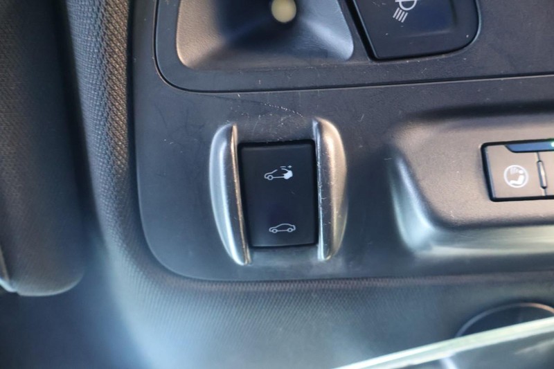 Chevrolet Camaro Vehicle Full-screen Gallery Image 35