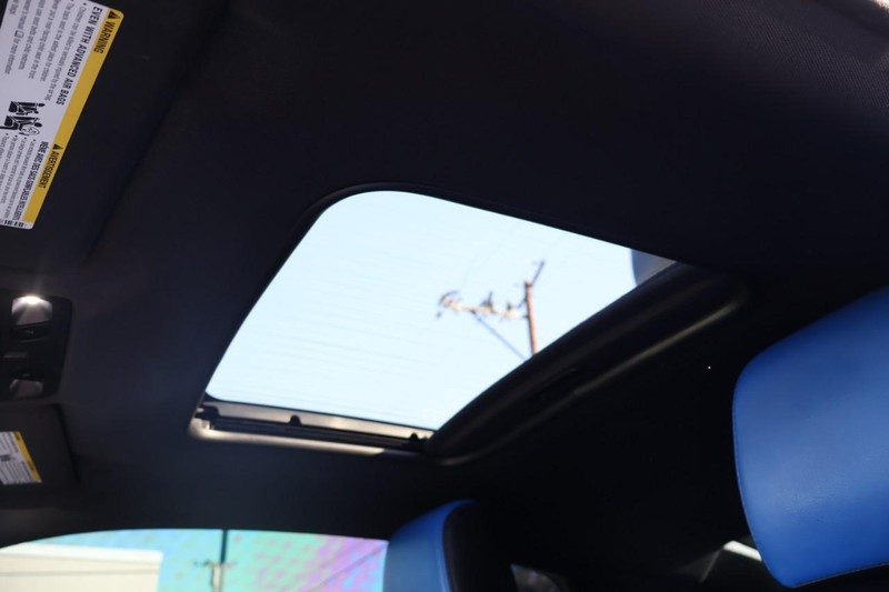 Chevrolet Camaro Vehicle Full-screen Gallery Image 36