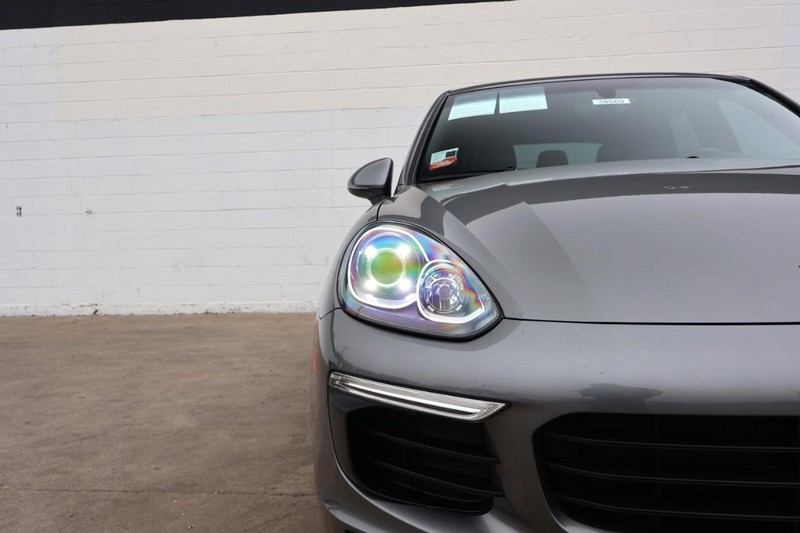 Porsche Cayenne Vehicle Full-screen Gallery Image 03