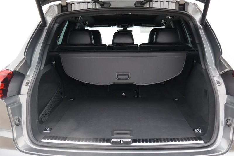 Porsche Cayenne Vehicle Full-screen Gallery Image 09