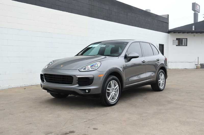 Porsche Cayenne Vehicle Full-screen Gallery Image 13