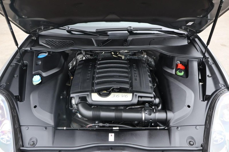 Porsche Cayenne Vehicle Full-screen Gallery Image 14