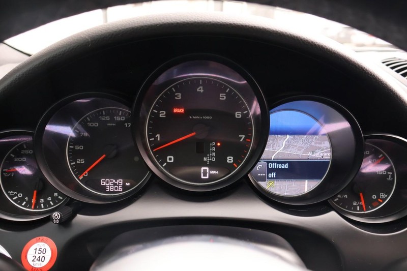 Porsche Cayenne Vehicle Full-screen Gallery Image 28