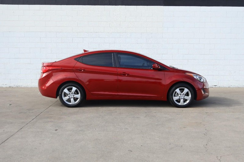 Hyundai Elantra Vehicle Full-screen Gallery Image 04