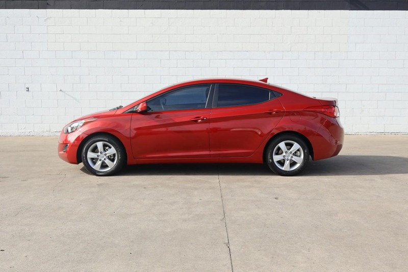 Hyundai Elantra Vehicle Full-screen Gallery Image 10