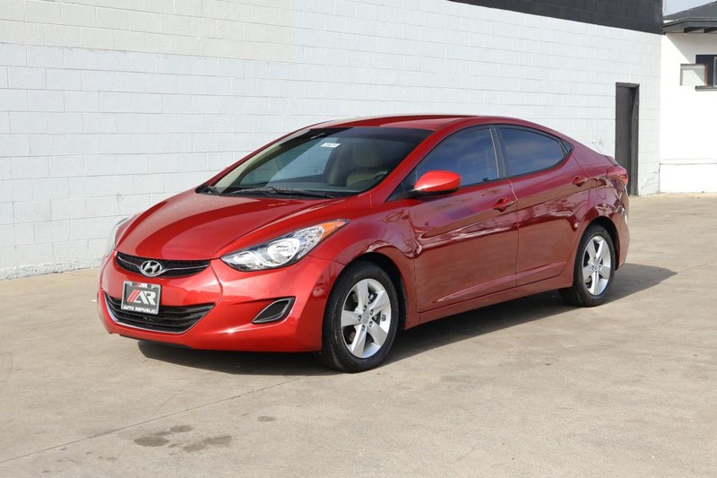Hyundai Elantra Vehicle Full-screen Gallery Image 11