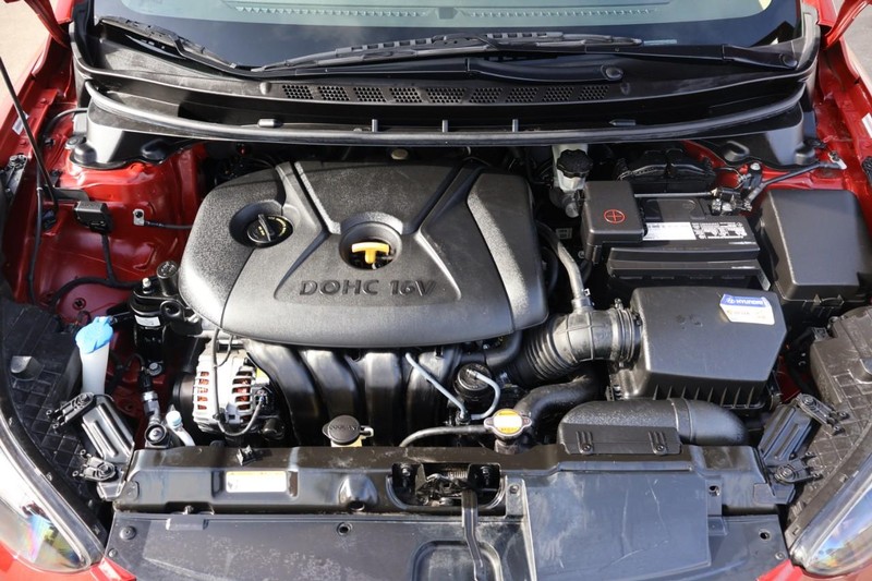 Hyundai Elantra Vehicle Full-screen Gallery Image 12