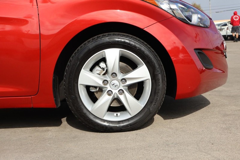 Hyundai Elantra Vehicle Full-screen Gallery Image 13