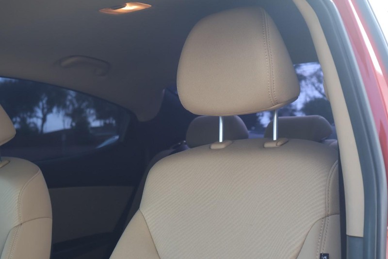 Hyundai Elantra Vehicle Full-screen Gallery Image 18