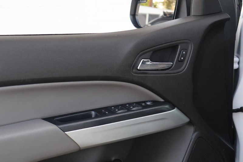 Chevrolet Colorado Vehicle Full-screen Gallery Image 15
