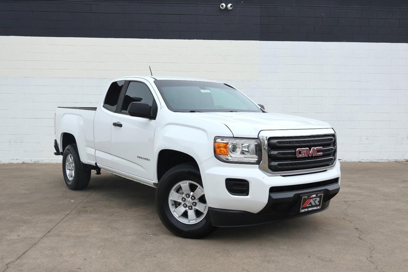 GMC Canyon Vehicle Full-screen Gallery Image 02