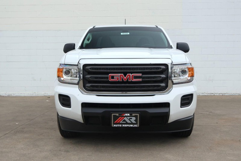 GMC Canyon Vehicle Full-screen Gallery Image 03