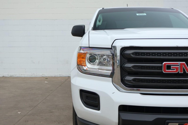 GMC Canyon Vehicle Full-screen Gallery Image 04