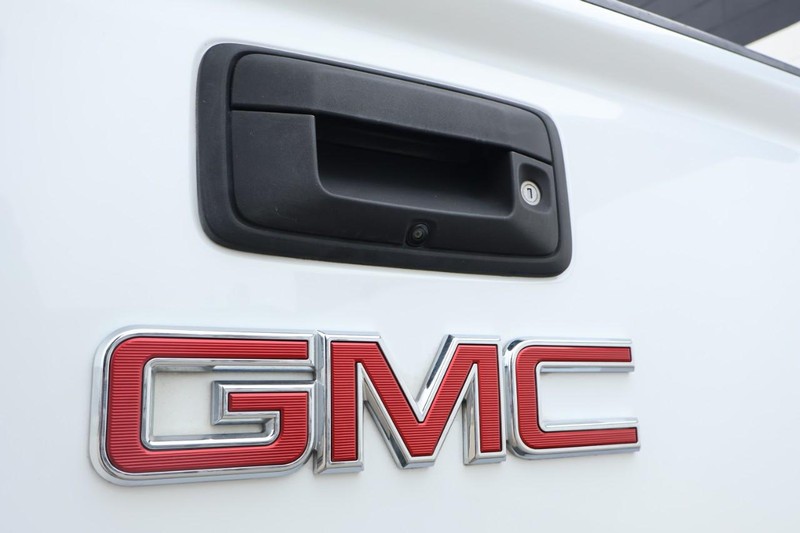 GMC Canyon Vehicle Full-screen Gallery Image 08