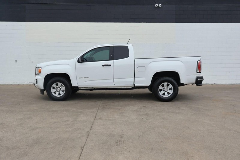GMC Canyon Vehicle Full-screen Gallery Image 11