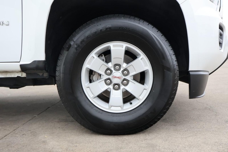 GMC Canyon Vehicle Full-screen Gallery Image 14