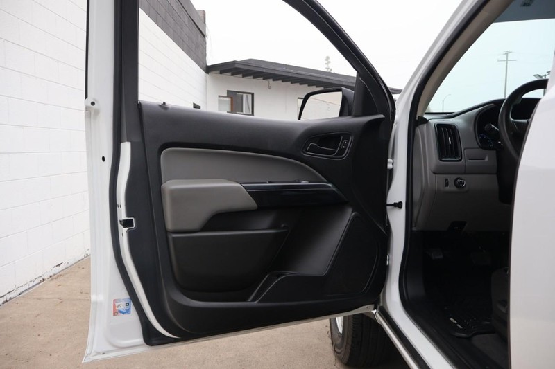 GMC Canyon Vehicle Full-screen Gallery Image 15