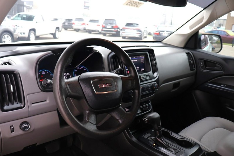 GMC Canyon Vehicle Full-screen Gallery Image 17