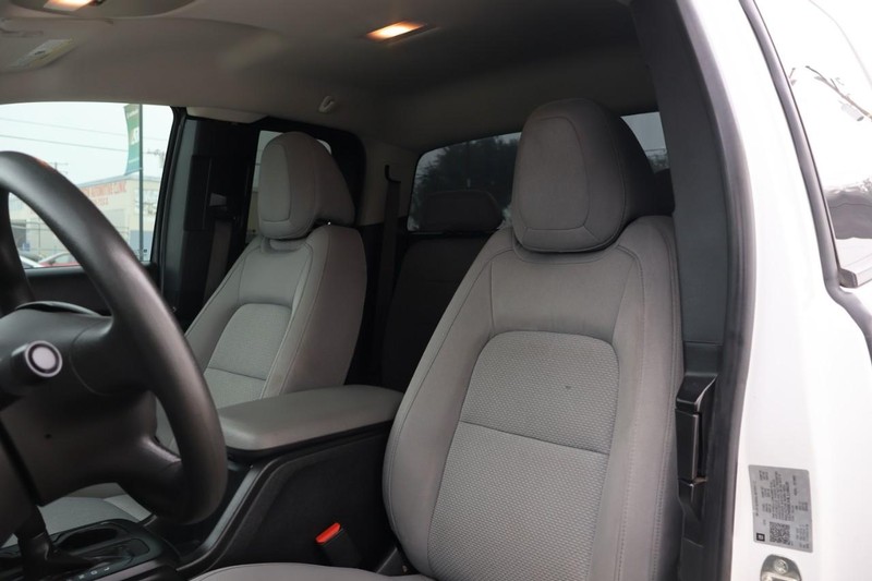 GMC Canyon Vehicle Full-screen Gallery Image 18