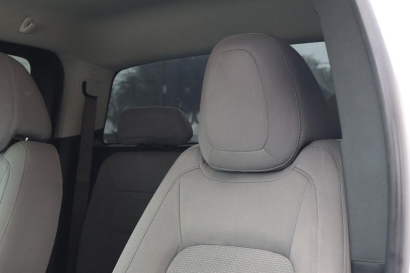 GMC Canyon Vehicle Full-screen Gallery Image 19