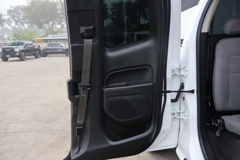 GMC Canyon Vehicle Full-screen Gallery Image 22