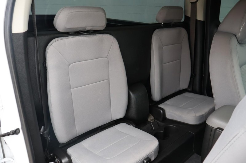 GMC Canyon Vehicle Full-screen Gallery Image 23