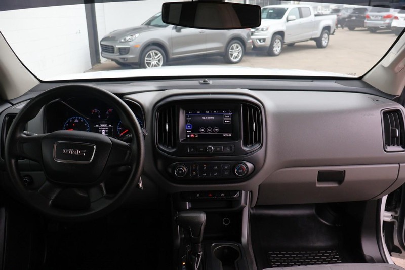 GMC Canyon Vehicle Full-screen Gallery Image 24