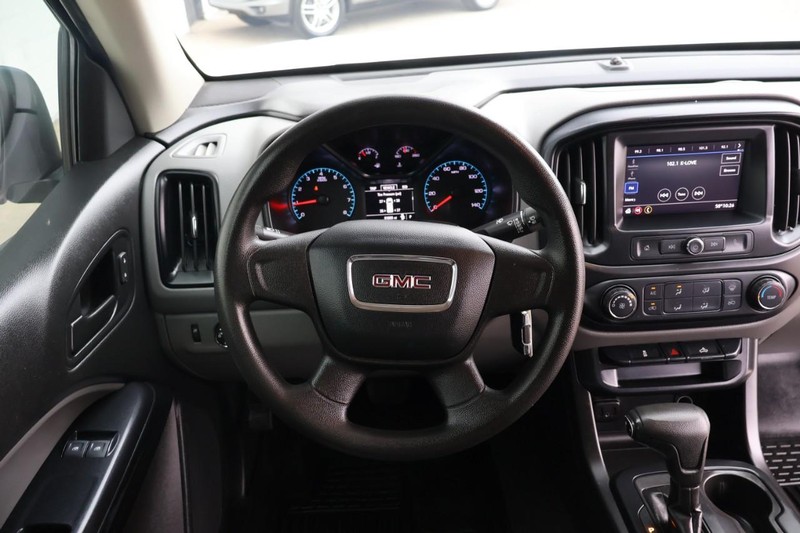 GMC Canyon Vehicle Full-screen Gallery Image 26