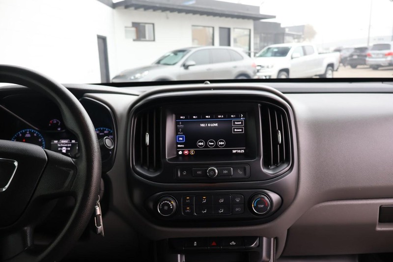 GMC Canyon Vehicle Full-screen Gallery Image 27