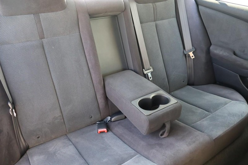 Nissan Altima Sedan Vehicle Full-screen Gallery Image 22