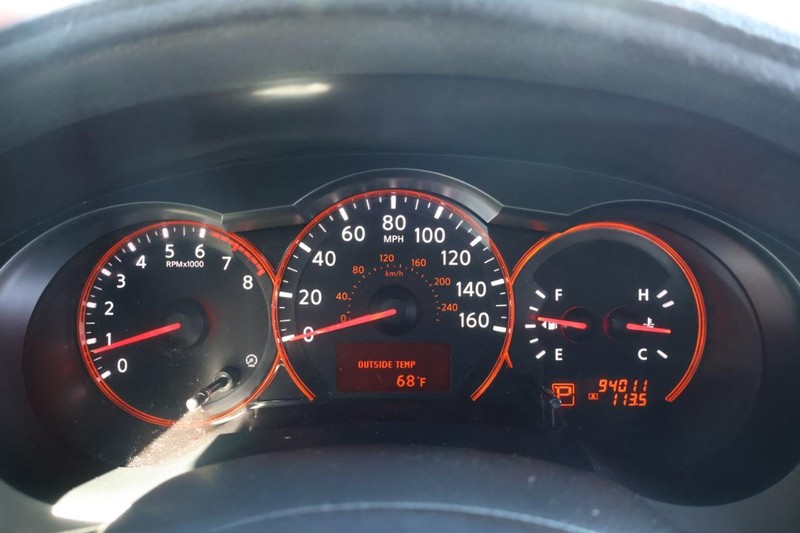 Nissan Altima Sedan Vehicle Full-screen Gallery Image 24