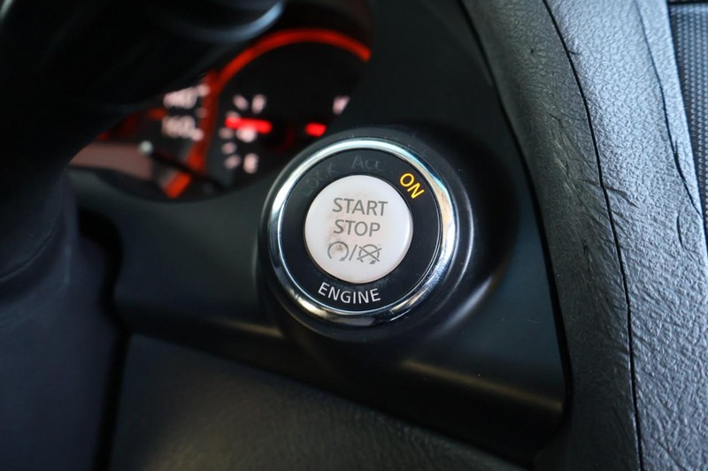 Nissan Altima Sedan Vehicle Full-screen Gallery Image 28