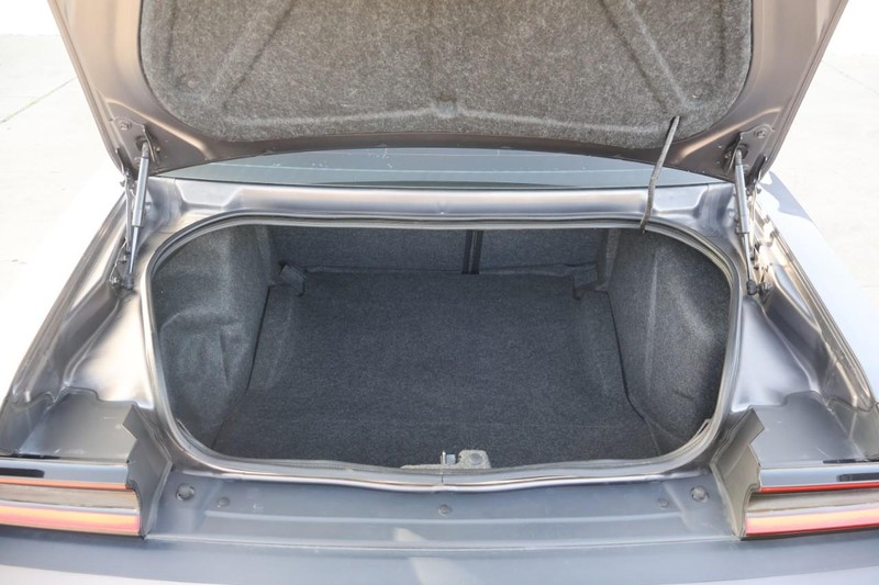 Dodge Challenger Vehicle Full-screen Gallery Image 08