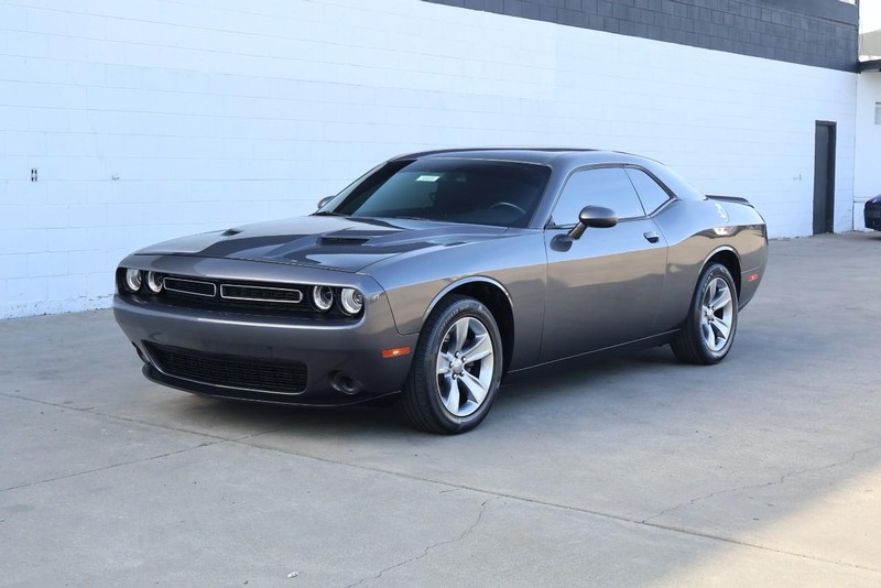 Dodge Challenger Vehicle Full-screen Gallery Image 11