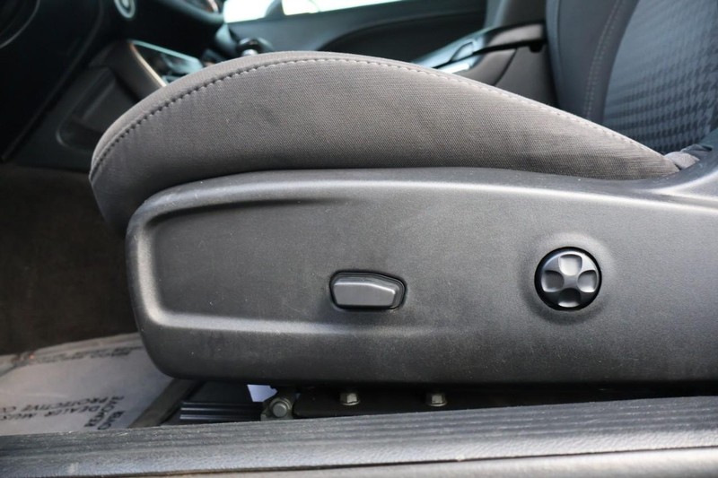 Dodge Challenger Vehicle Full-screen Gallery Image 17