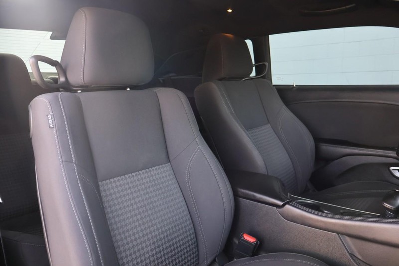 Dodge Challenger Vehicle Full-screen Gallery Image 21