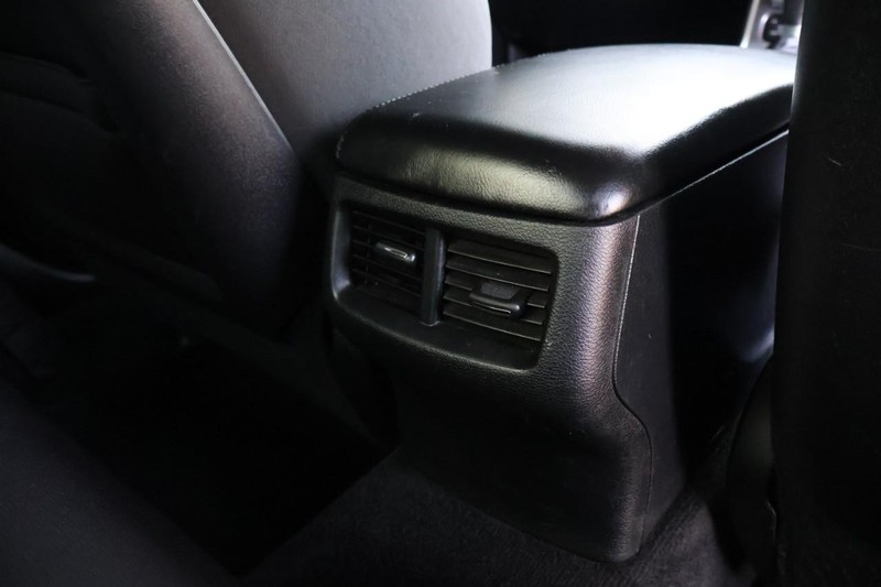 Dodge Challenger Vehicle Full-screen Gallery Image 23