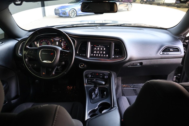 Dodge Challenger Vehicle Full-screen Gallery Image 24