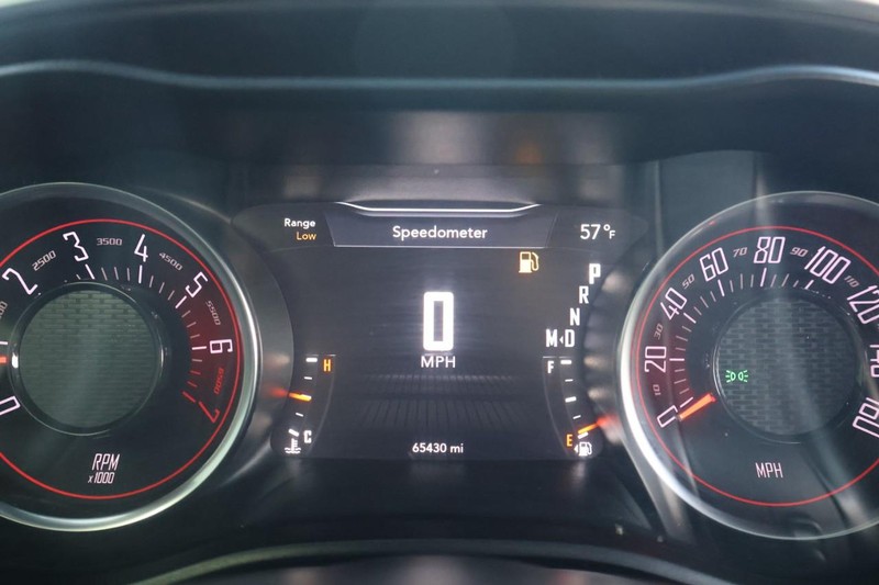 Dodge Challenger Vehicle Full-screen Gallery Image 25