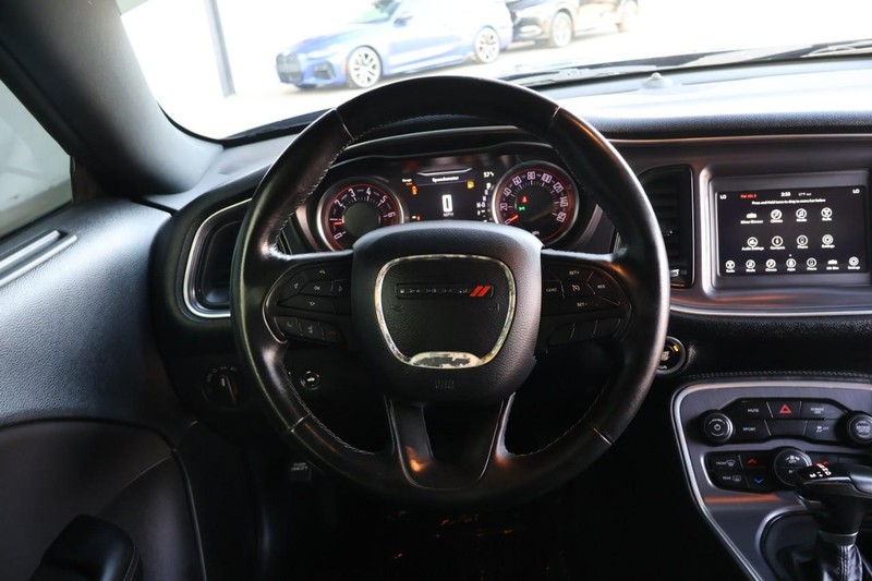 Dodge Challenger Vehicle Full-screen Gallery Image 26