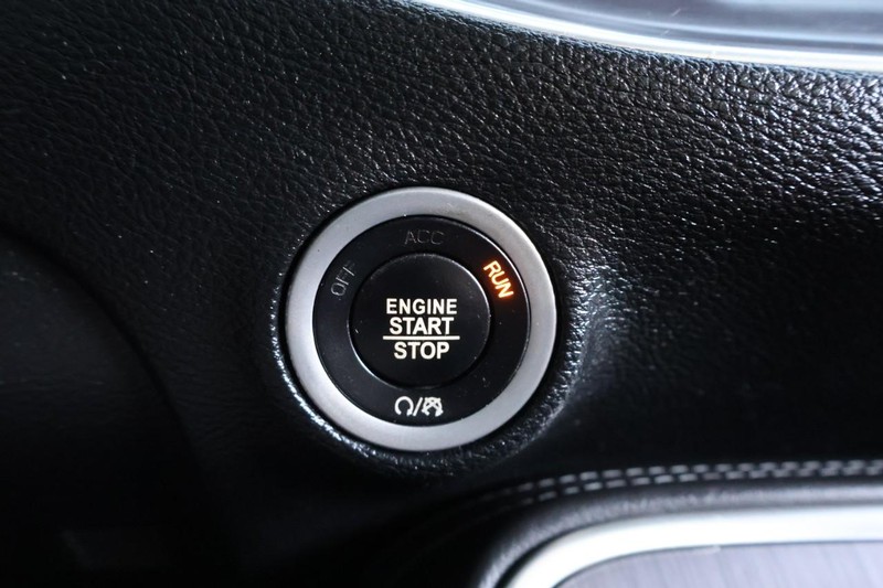 Dodge Challenger Vehicle Full-screen Gallery Image 29