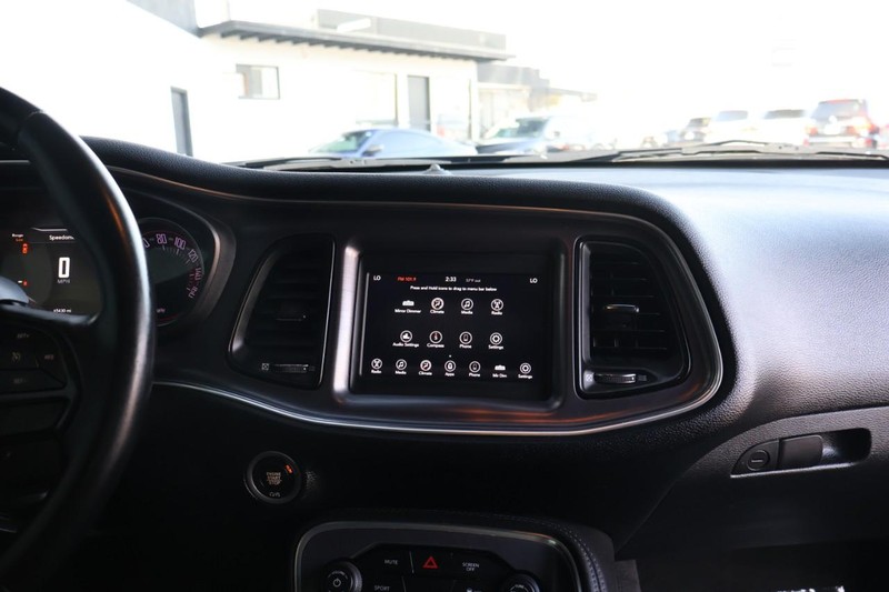 Dodge Challenger Vehicle Full-screen Gallery Image 30