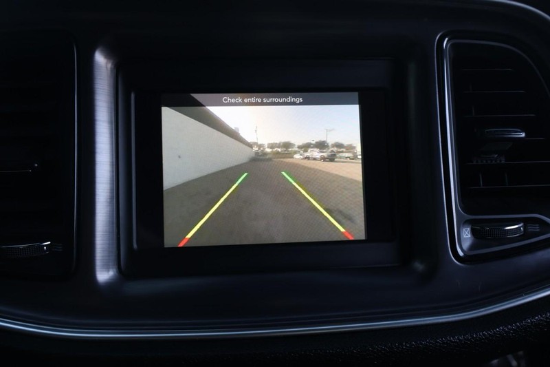 Dodge Challenger Vehicle Full-screen Gallery Image 32