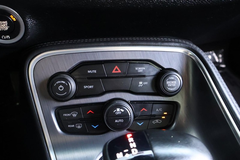 Dodge Challenger Vehicle Full-screen Gallery Image 33