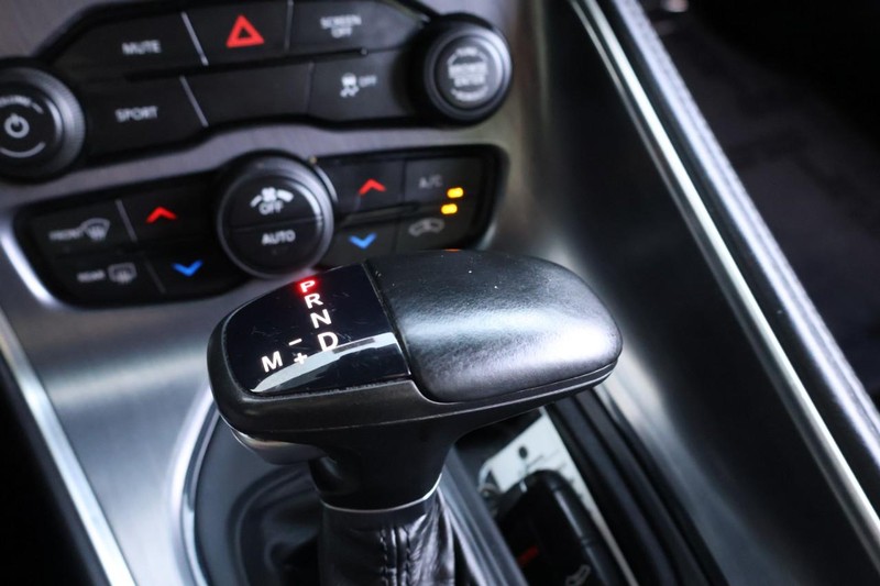 Dodge Challenger Vehicle Full-screen Gallery Image 34