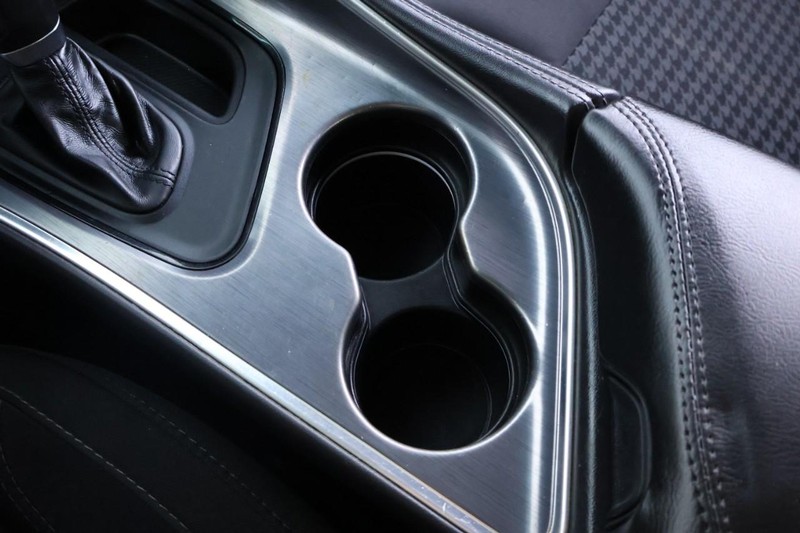 Dodge Challenger Vehicle Full-screen Gallery Image 35