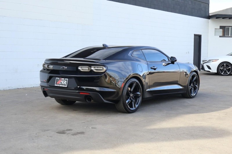 Chevrolet Camaro Vehicle Full-screen Gallery Image 05