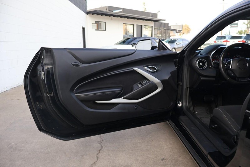 Chevrolet Camaro Vehicle Full-screen Gallery Image 14