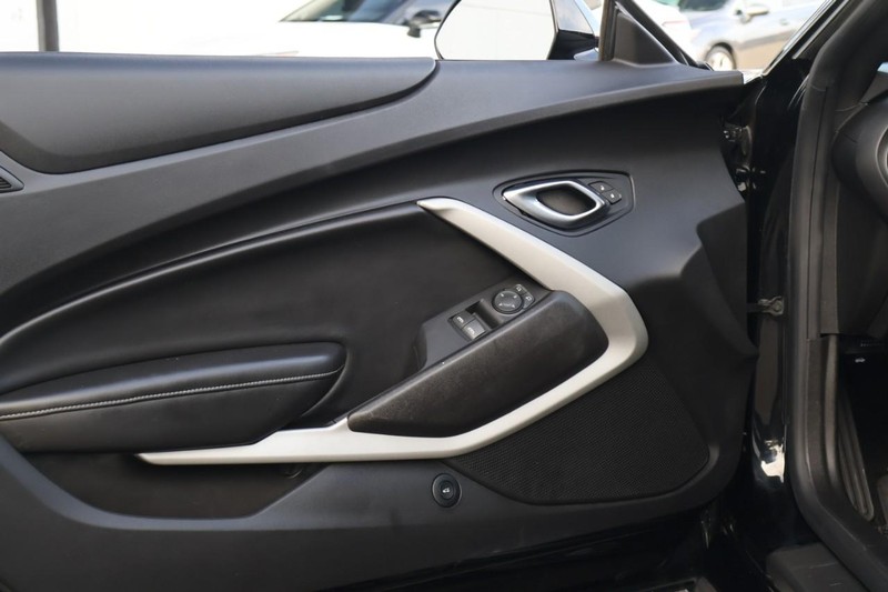 Chevrolet Camaro Vehicle Full-screen Gallery Image 15